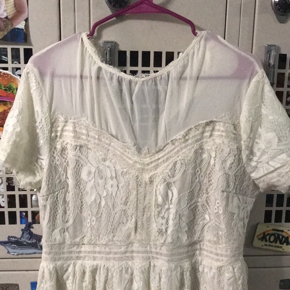 Lace dress - Picture 2 of 4